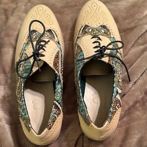 Stylish Beige and Green Women's Flats